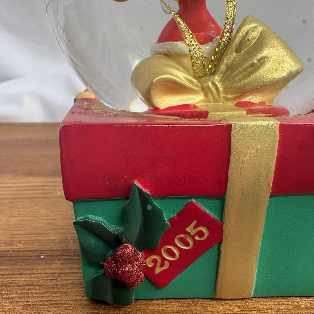 Disney Store Tinker Bell 2005 Christmas Santa Snow Globe Water Globe